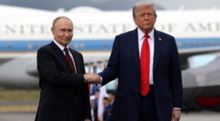 Trump cambia de opinión tras verse con Putin y deja de priorizar el alto el fuego en Ucrania