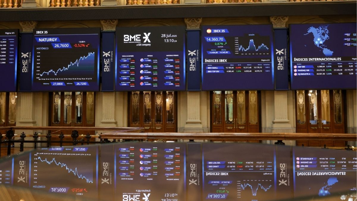 El Ibex 35 abre por encima de los 15.000 puntos (+0,25%) y marca nuevos máximos desde 2007