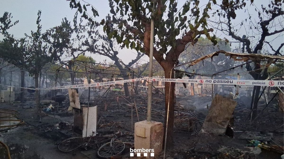 Extinguido el incendio que obligó a desalojar un camping de El Vendrell (Tarragona)