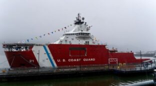 Trump se lanza a la conquista del Ártico con el primer rompehielos en 25 años