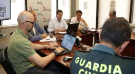 Mañueco agradece al operativo y coordina la respuesta a los incendios en León y Zamora