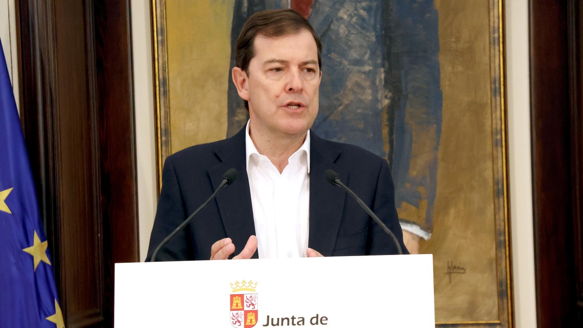 Mañueco anuncia ayudas «generosas y suficientes» para los afectados por los incendios en León y Zamora