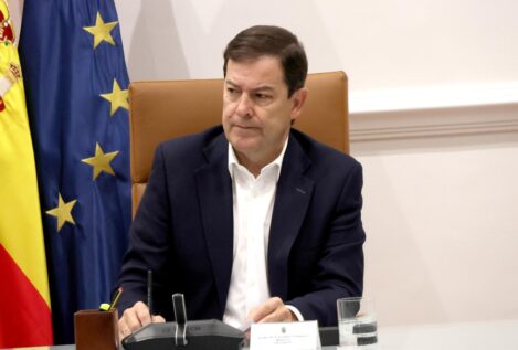 Mañueco pide a Sánchez más medios del Ejército por los incendios en Castilla y León
