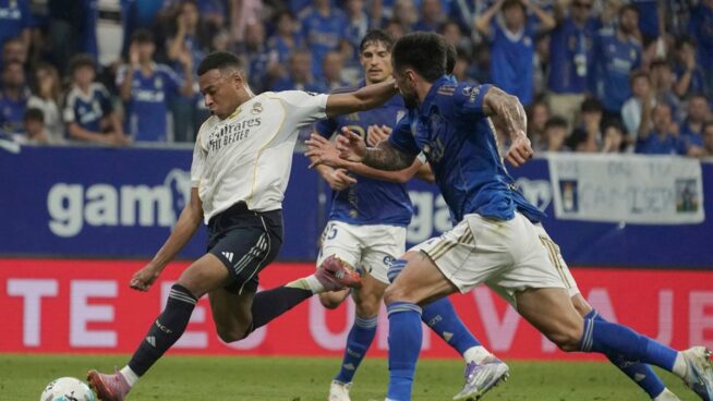 Mbappé brilla con un doblete y lidera al Real Madrid en Oviedo