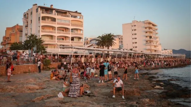 El turismo mundial bate récord de contribución al PIB global en 2025, con 9,8 billones