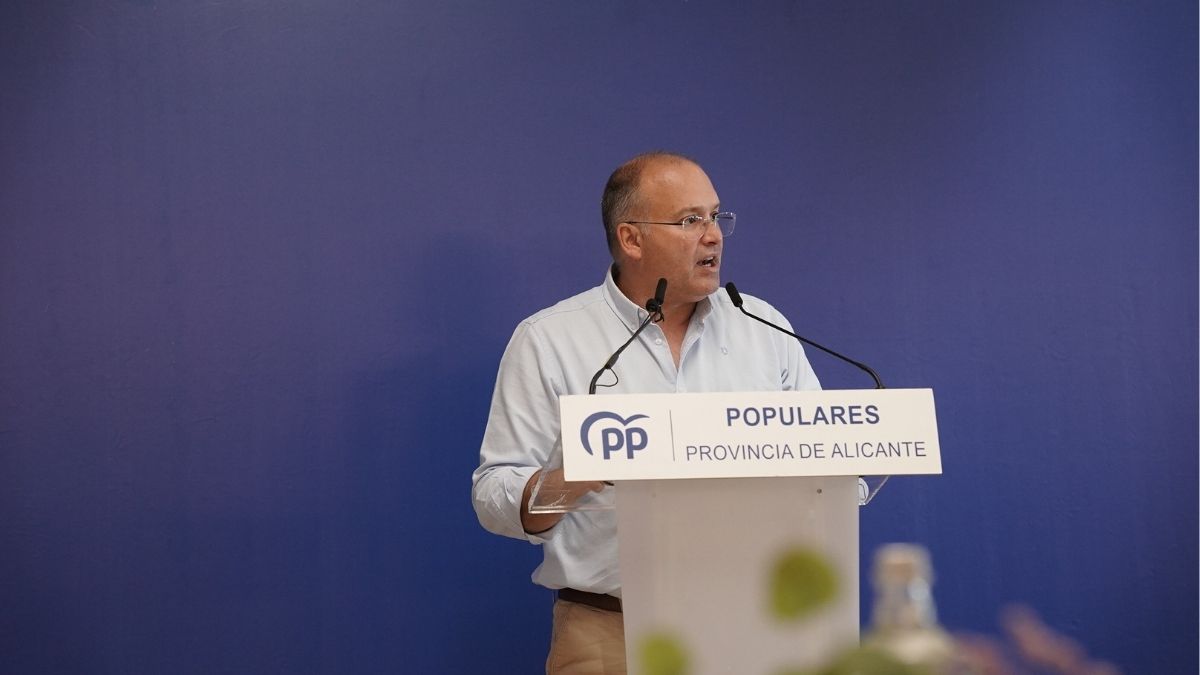 El PP vuelve a pedir la dimisión de Pilar Bernabé, Óscar Puente o Patxi López por sus CV