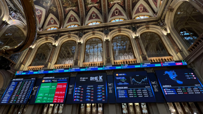El Ibex 35 suma un 0,34 % y se aproxima a los 15.100 puntos tras el PIB de Estados Unidos