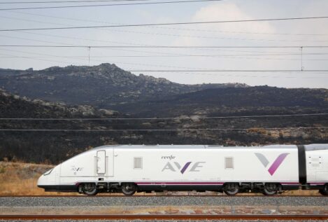 Restablecida la línea del AVE Madrid-Andalucía cortada por un tren incendiado en Ciudad Real