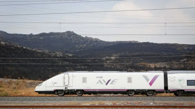 Restablecida la línea del AVE Madrid-Andalucía cortada por un tren incendiado en Ciudad Real