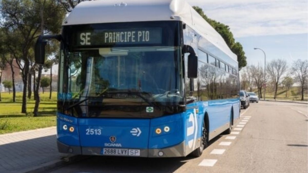 El Gobierno da 329 millones a las comunidades para rebajar el abono de transporte público