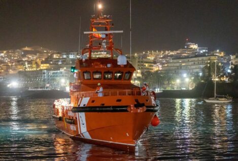 Salvamento rescata a 230 inmigrantes en un cayuco a 429 kilómetros de Gran Canaria