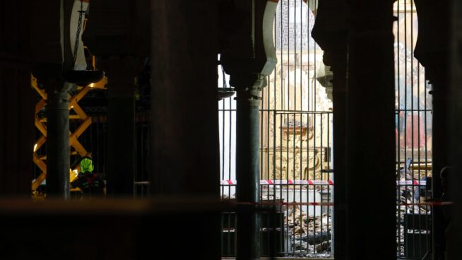 Se hunde el techo de la capilla incendiada de la Mezquita de Córdoba