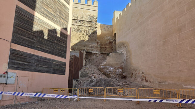 La Alcazaba de Badajoz sufre un derrumbe entre la torre de Espantaperros y la Plaza Alta