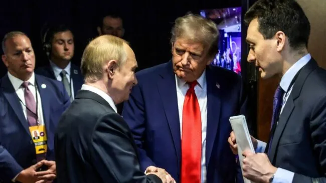 Trump duda del posible cara a cara Putin-Zelenski: «Necesitan pelear un poco más»