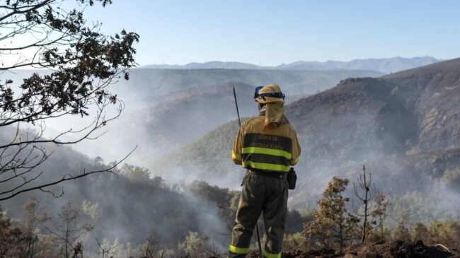 El fuego desaloja a vecinos de municipios de Las Médulas (León), Patrimonio de la Humanidad