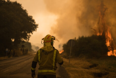 Los ocho incendios que quedan sin extinguir en Galicia siguen controlados
