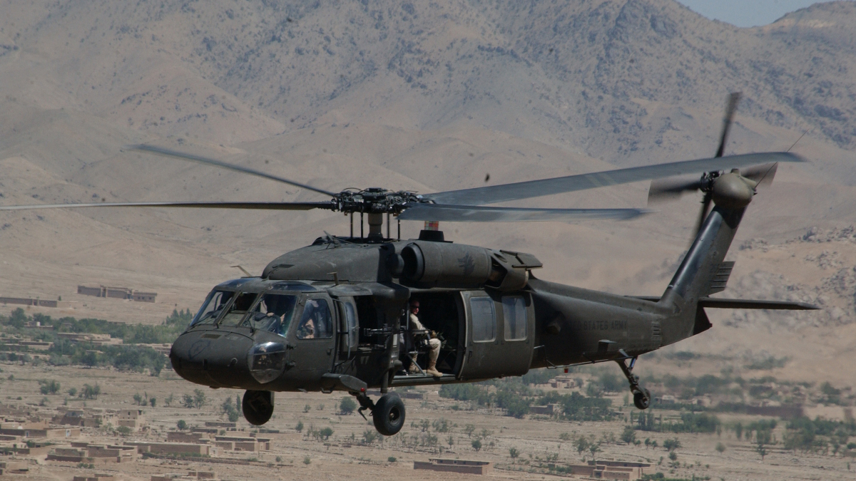 El derribo de un Black Hawk con un dron marca el inicio del ocaso del helicóptero de combate