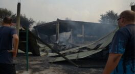 Vecinos se organizan en aldeas de Orense para combatir las llamas: «Salvamos el pueblo»