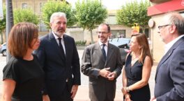 Page, Azcón y Alegría acuden al velatorio privado para despedir a Javier Lambán