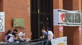 El Ayuntamiento de Vitoria retira diariamente en sus fiestas carteles a favor de los presos de ETA