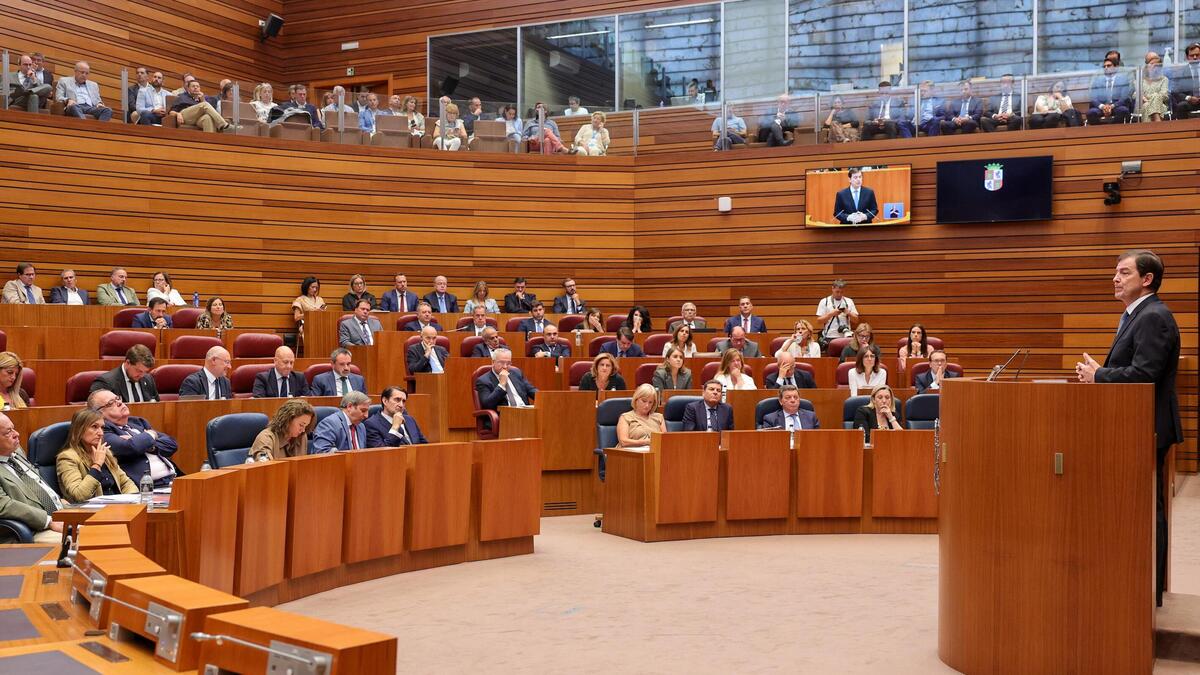 Mañueco apuesta por la unidad y anuncia un amplio proceso de diálogo con los sectores afectados