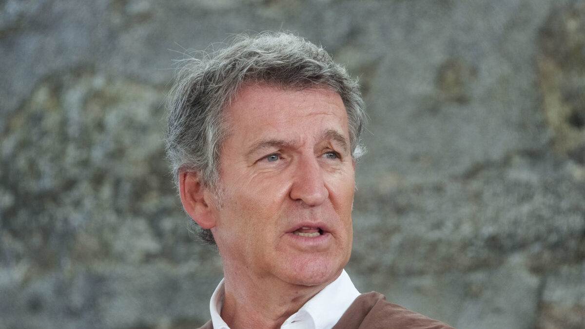 Feijóo pide una política libre de trincheras con «menos teatro» y «más propósito»