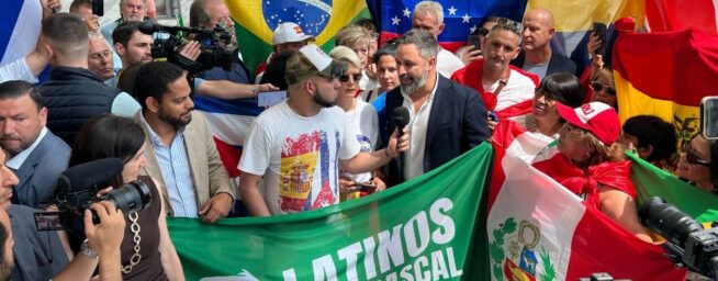La defensa de Vox de la inmigración latina abre una brecha con parte de su electorado joven