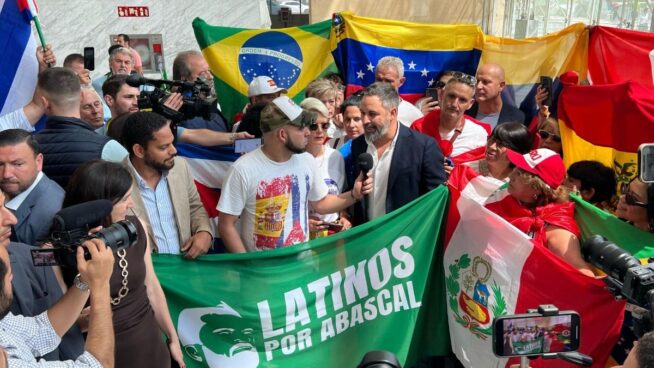 La defensa de Vox de la inmigración latina abre una brecha con parte de su electorado joven