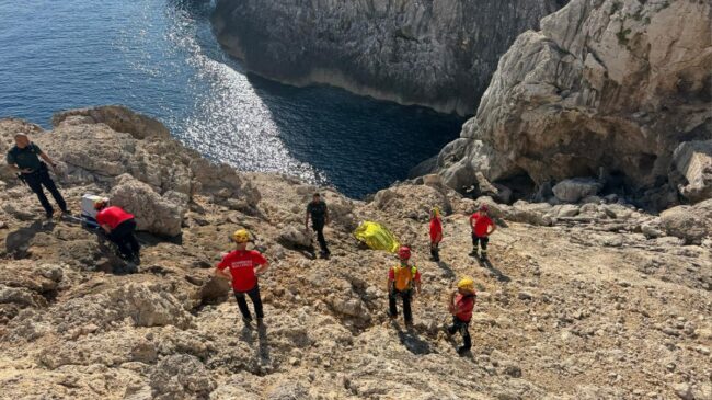 Una avioneta cae al mar en el puerto de Sóller (Mallorca)