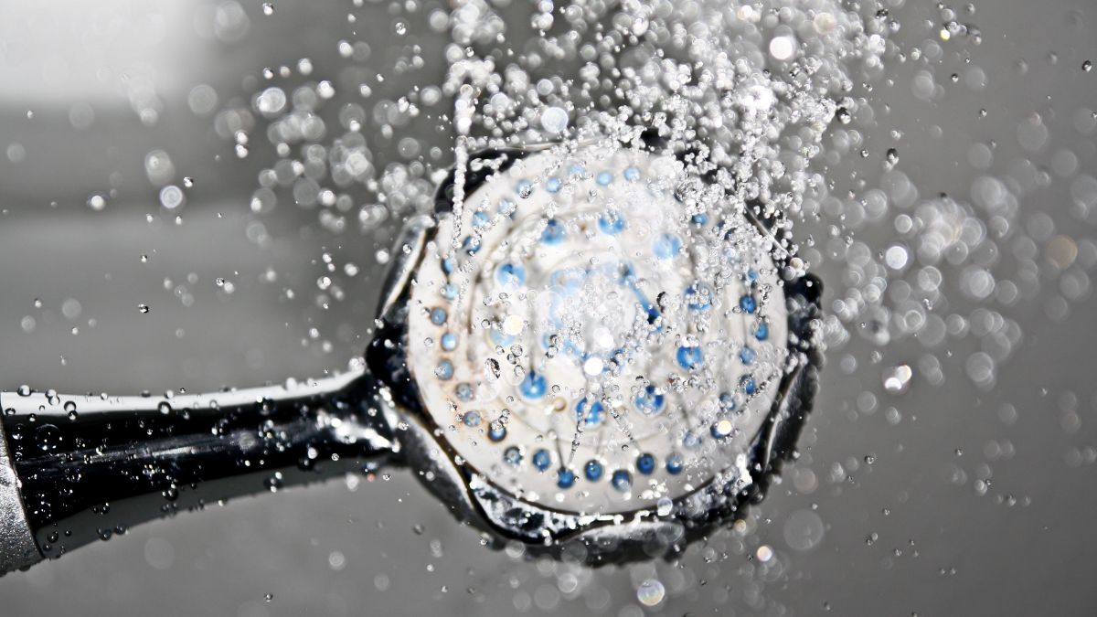 Adiós al moho en la silicona de la ducha: este es el truco para acabar con ello