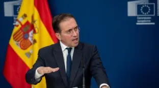 Albares es «partidario» de expulsar al equipo israelí de La Vuelta igual que se hizo con Rusia
