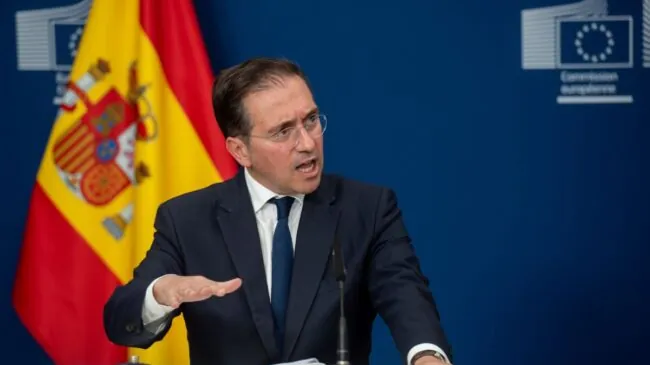 Albares es «partidario» de expulsar al equipo israelí de La Vuelta igual que se hizo con Rusia