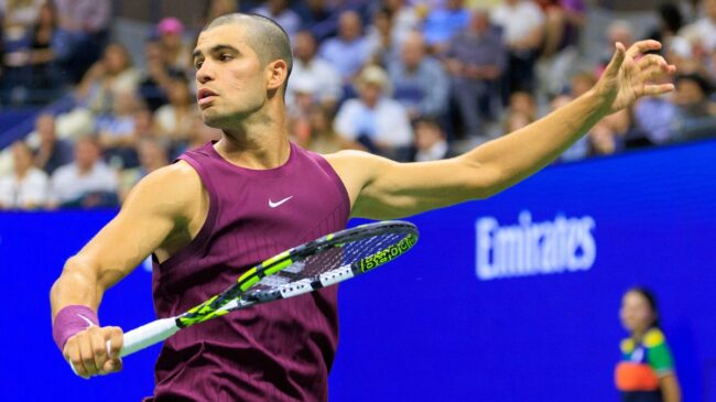 Alcaraz arrasa a Opelka sin despeinarse y avanza firme a segunda ronda del US Open