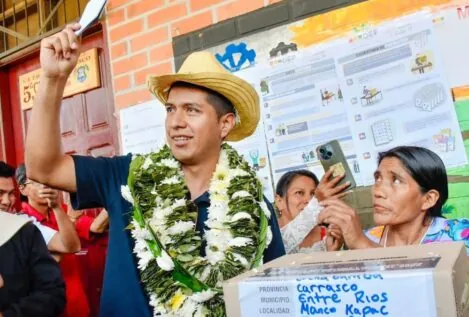 Apedrean a un candidato presidencial en plena jornada electoral en Bolivia