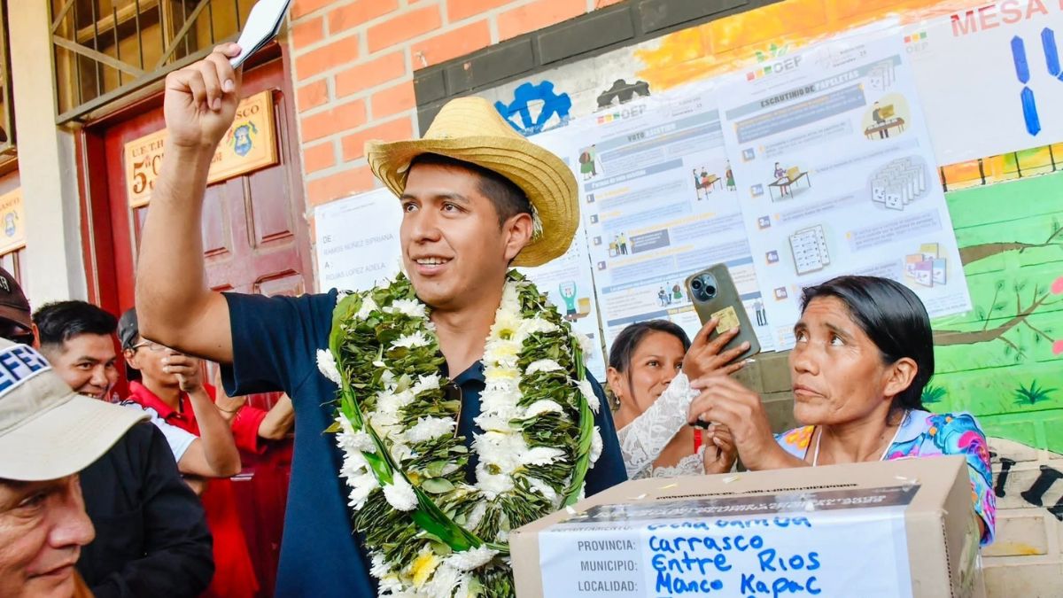 Apedrean a un candidato presidencial en plena jornada electoral en Bolivia