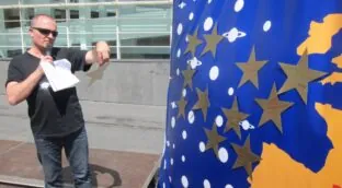 El bufón independentista y la muerte de Lambán