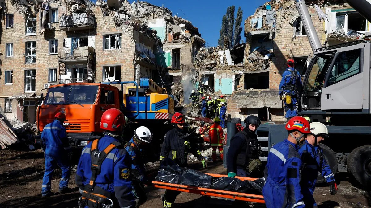 Un «ataque masivo» ruso en Kiev deja al menos 17 muertos y daña la sede de la UE