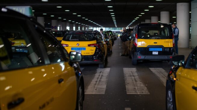 Cinco detenidos en una operación contra los taxis 'pirata' en el aeropuerto de El Prat