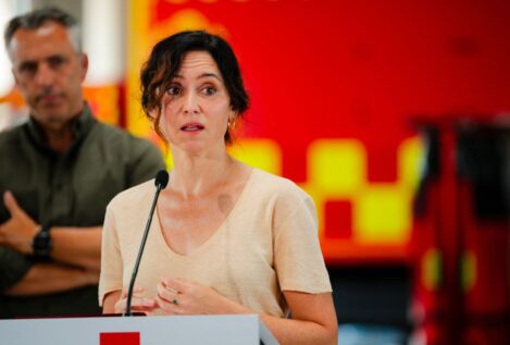 Ayuso culpa al Gobierno de ver «cómo se quema todo» solo «para buscar culpables»