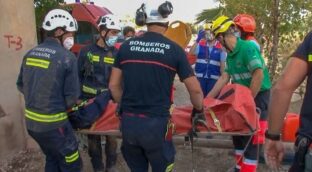 Mueren dos trabajadores tras el incendio de una nave de aceite en Pinos Puente (Granada)
