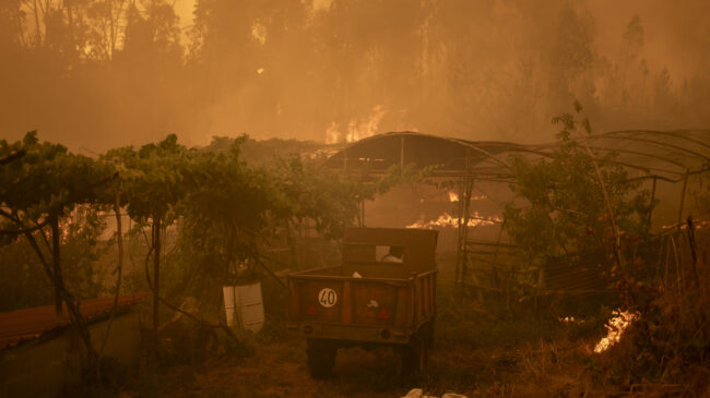 Los incendios interrumpen el Camino de Santiago en León