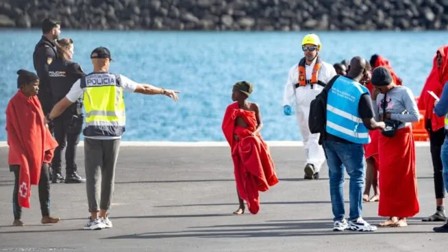 Canarias, Ceuta y Melilla pueden pedir ya que se derive a los menores inmigrantes