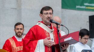 Un cardenal y un obispo cargan contra Vox: «Un xenófobo no puede ser un verdadero cristiano»