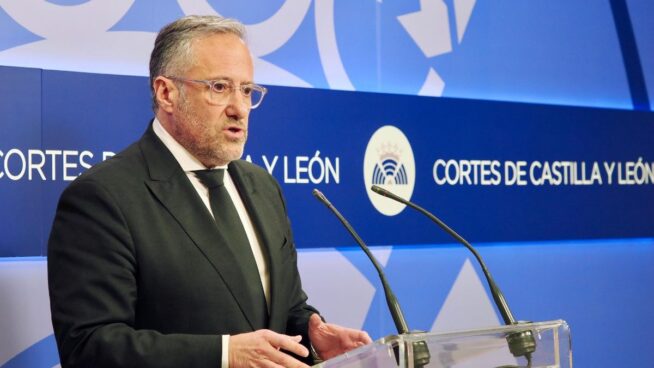 El presidente de las Cortes de Castilla y León, Carlos Pollán, expone los impagos de la Junta