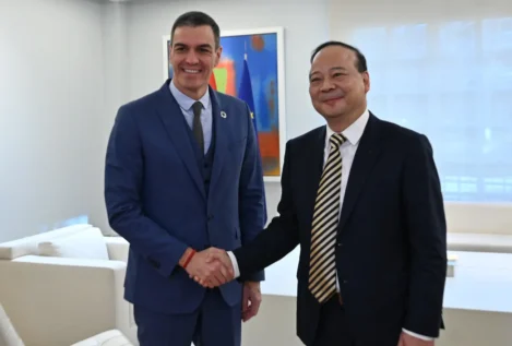 Sánchez se reunió en China con dos empresas que EEUU señala por espionaje militar
