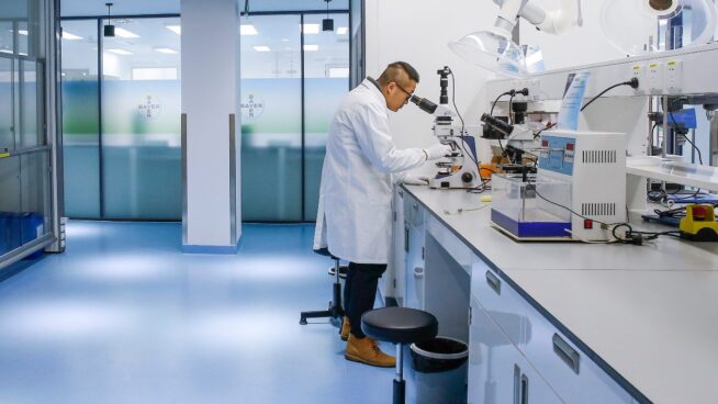 China ya no copia medicinas: produce el 39% de los nuevos fármacos y adelanta a Europa 