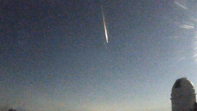 La reentrada de un cohete chino crea un espectáculo luminoso en el sureste de España