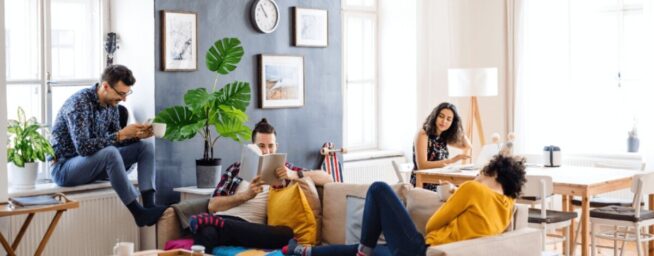 El 52% de los jóvenes españoles comparte piso: apenas el 14% de los menores de 34 vive solo