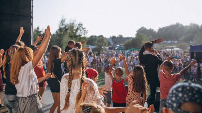 No es lugar para niños: por qué un concierto o un festival no está indicado para ir con menores