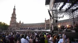Denuncias ciudadanas alertan del daño al patrimonio en la Plaza de España de Sevilla